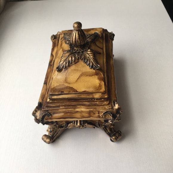 Vintage Jewelry Box Trinket Box Raised Detall Box - Picture 3 of 8